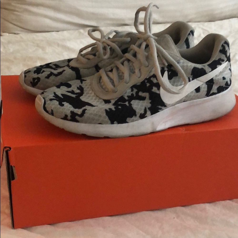 Nike Tennis Shoes